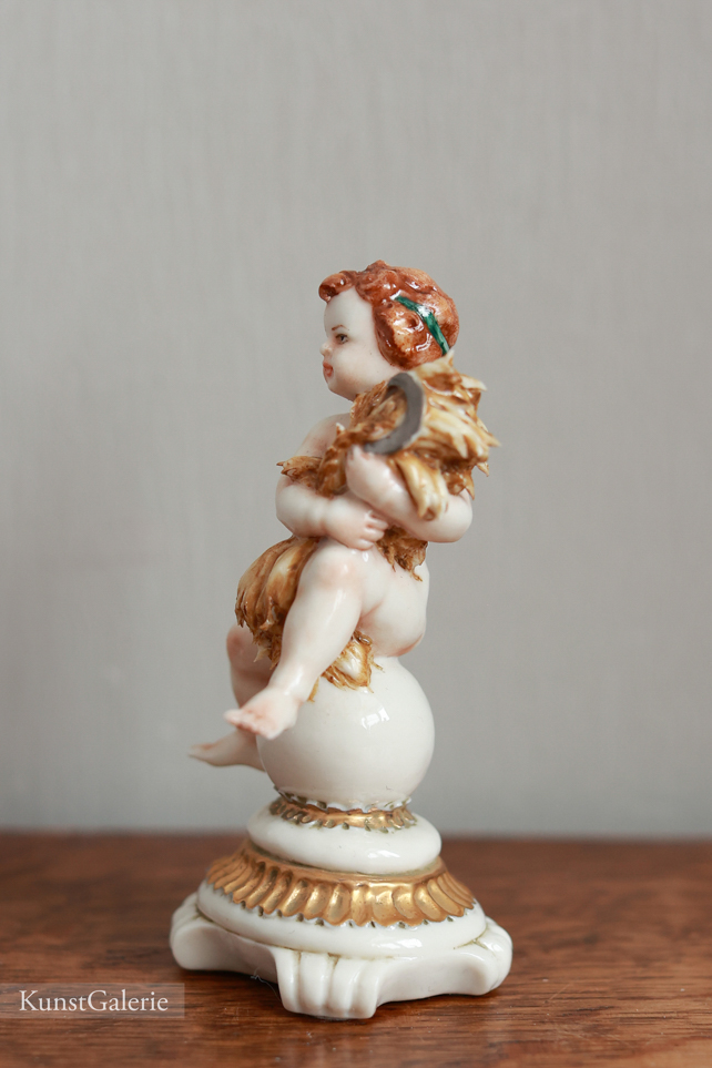 Малыш с сеном, Porcellane Principe, Capodimonte, статуэтка