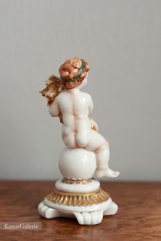 Малыш с сеном, Porcellane Principe, Каподимонте, статуэтка