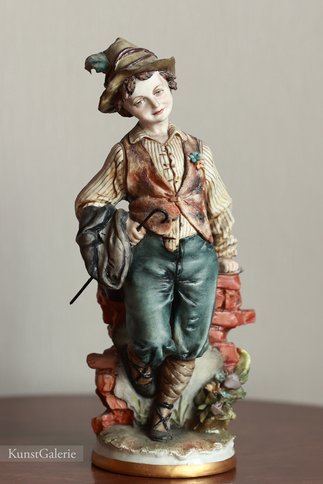 Мальчик с тростью, Tyche Bruno, Capodimonte, фарфоровые статуэтки. KunstGalerie