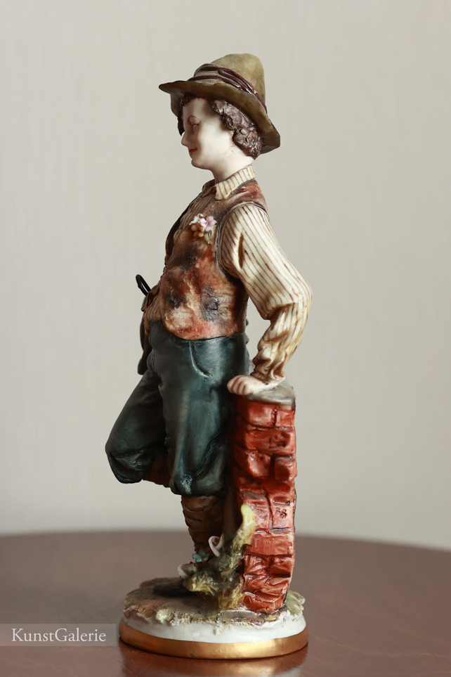 Мальчик с тростью, Tyche Bruno, Capodimonte, статуэтка