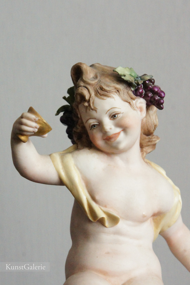 Девочка с чашей и виноградом, Bruno Merli, Каподимонте, статуэтка