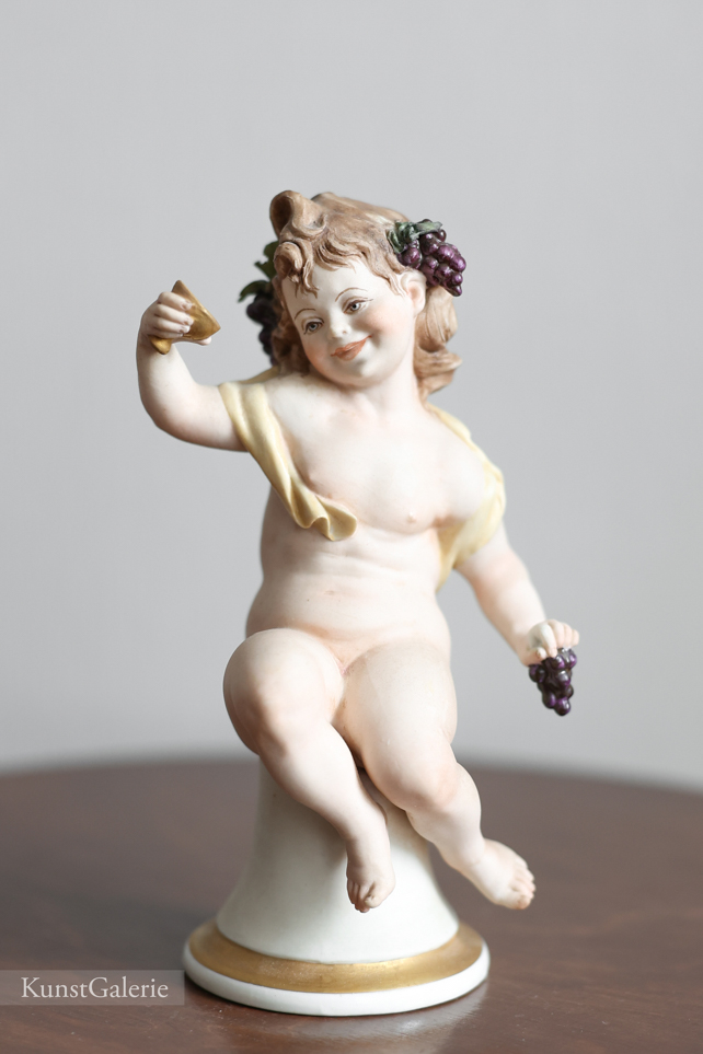 Девочка с чашей и виноградом, Bruno Merli, Capodimonte, статуэтка