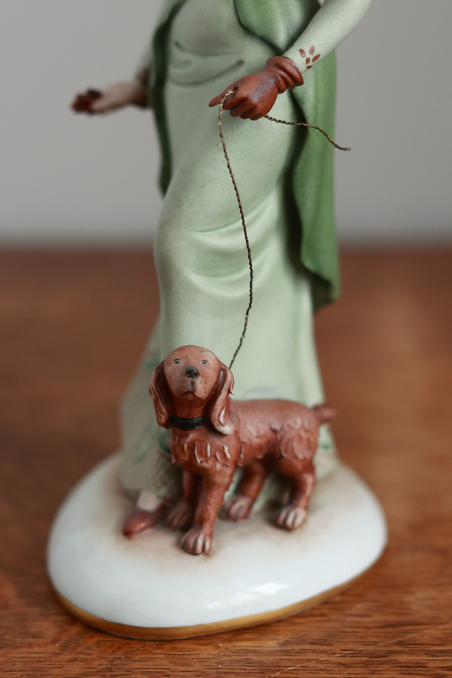 Леди в зеленом с собачкой, Ipa, Capodimonte, статуэтка