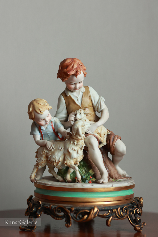 Дети с барашками, Benacchio, Capodimonte, фарфоровые статуэтки. KunstGalerie