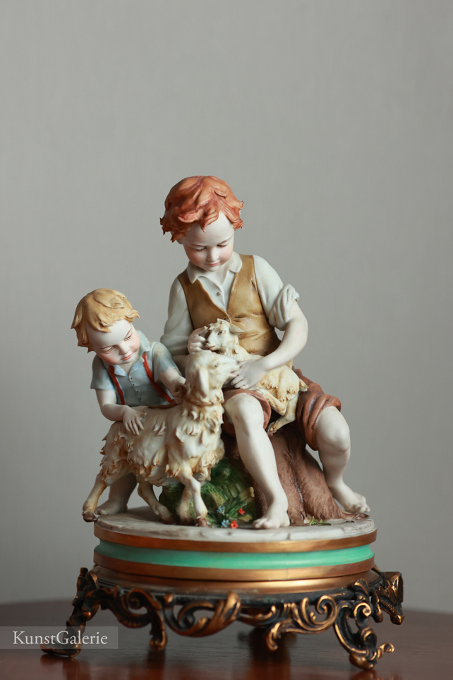 Дети с барашками, Luigi Giorgio Benacchio, Capodimonte, статуэтка