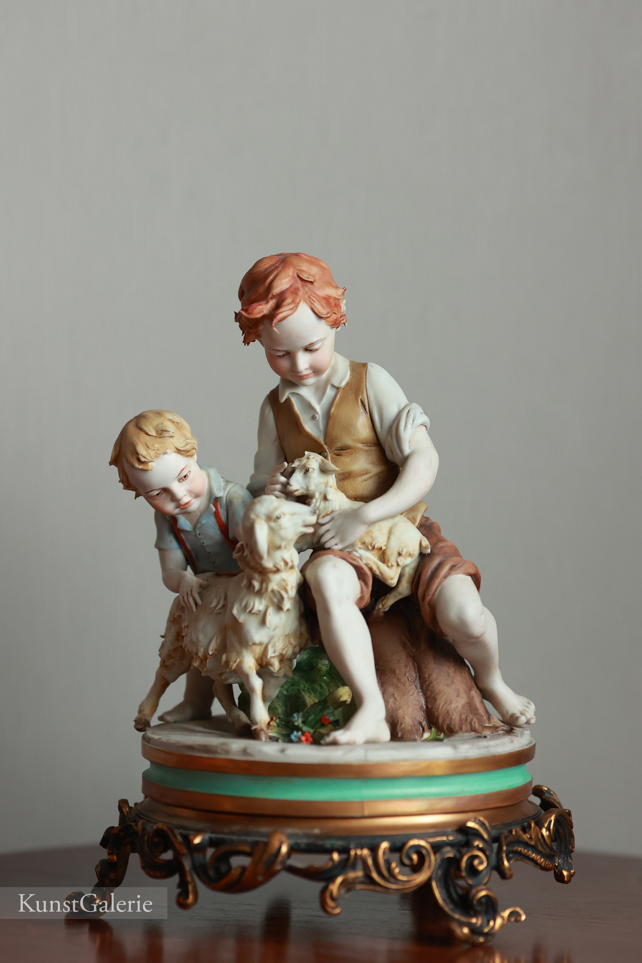 Дети с барашками, Бенаккио Луиджи , Каподимонте, статуэтка