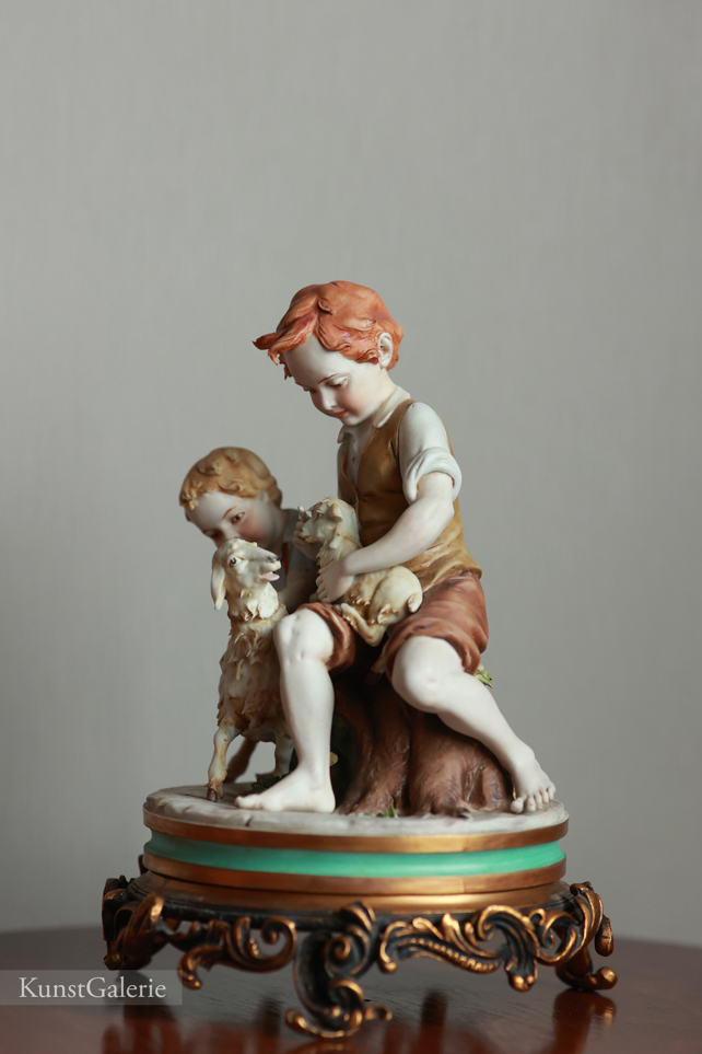Дети с барашками, Luigi Giorgio Benacchio, Capodimonte, статуэтка