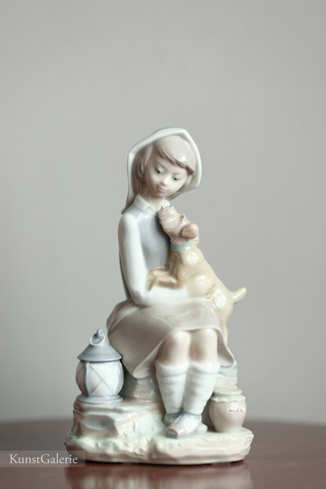 Девочка с фонарем, фарфоровая статуэтка, Lladro