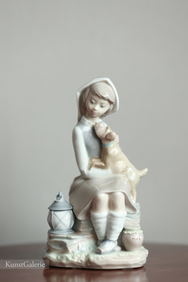 Девочка с фонарем, фарфоровая статуэтка, Льядро