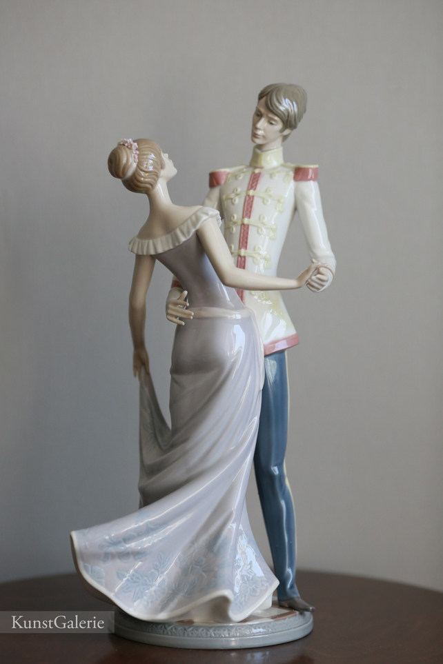 Пара на балу, фарфоровая статуэтка, Льядро