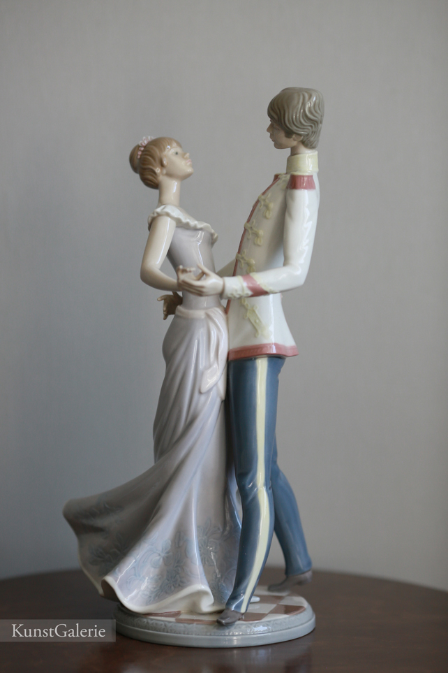 Пара на балу, фарфоровая статуэтка, Льядро