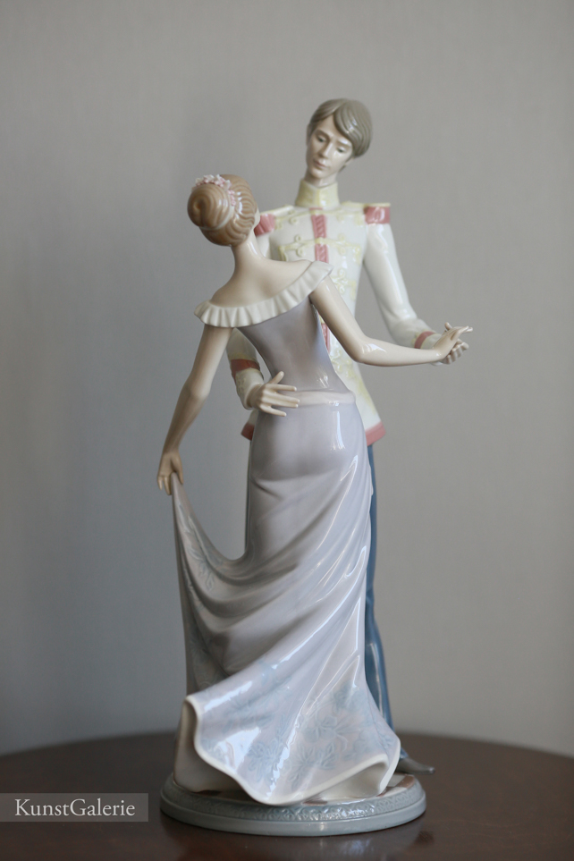 Пара на балу, фарфоровая статуэтка, Lladro