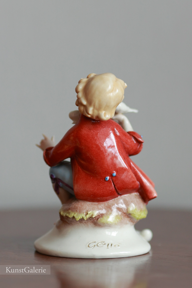 Мальчик с голубем, Giuseppe Cappe, Capodimonte, статуэтка