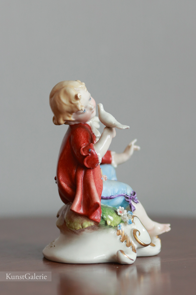 Мальчик с голубем, Giuseppe Cappe, Capodimonte, статуэтка