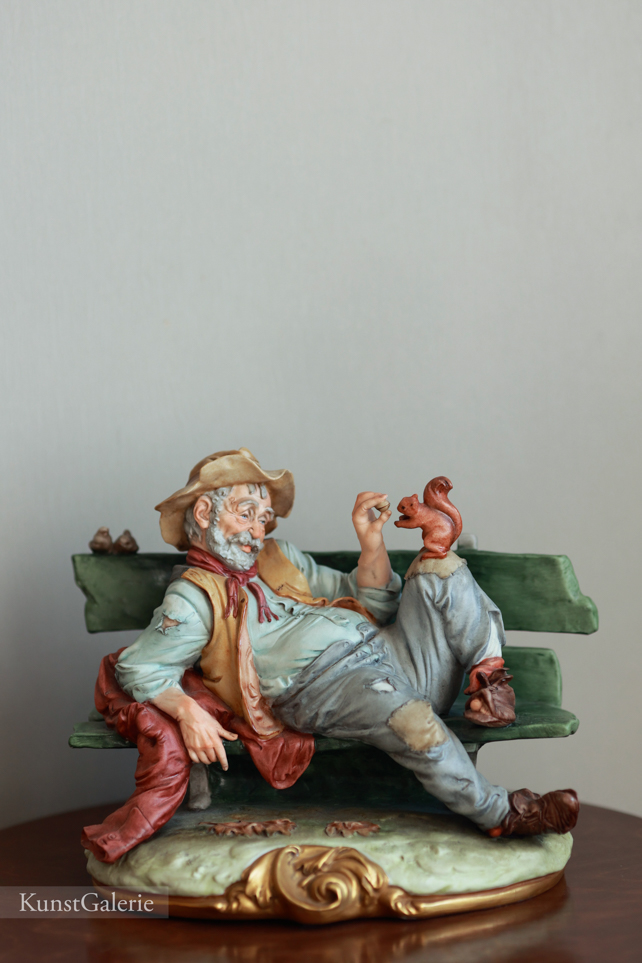 Бродяга с белочкой, Bruno Merli, Каподимонте, фарфоровые статуэтки. KunstGalerie