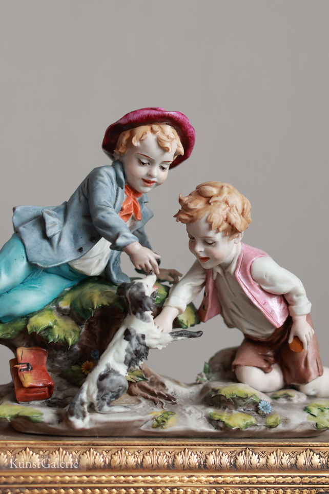 Мальчишки с собачкой, Luigi Giorgio Benacchio, Capodimonte, статуэтка