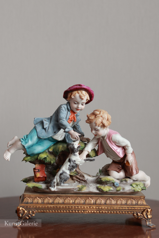 Мальчишки с собачкой, Luigi Giorgio Benacchio, Capodimonte, статуэтка