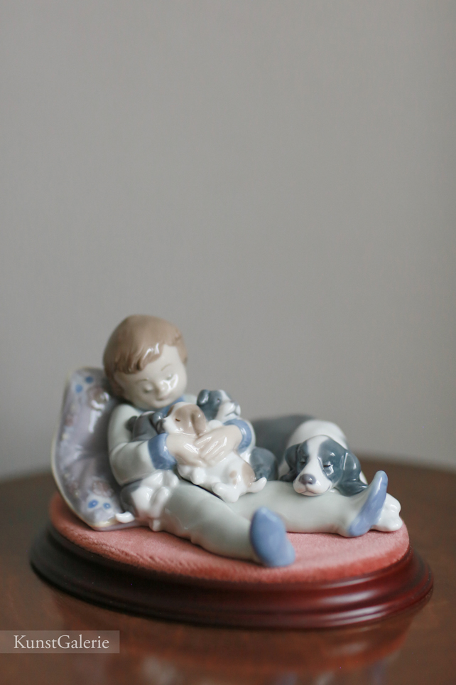 Мальчик с щенками, фарфоровая статуэтка, Льядро