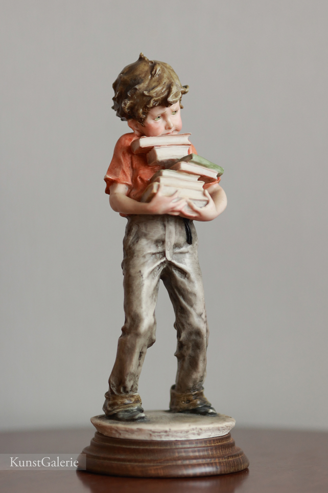 Мальчик с книжками, Giuseppe Armani, статуэтка