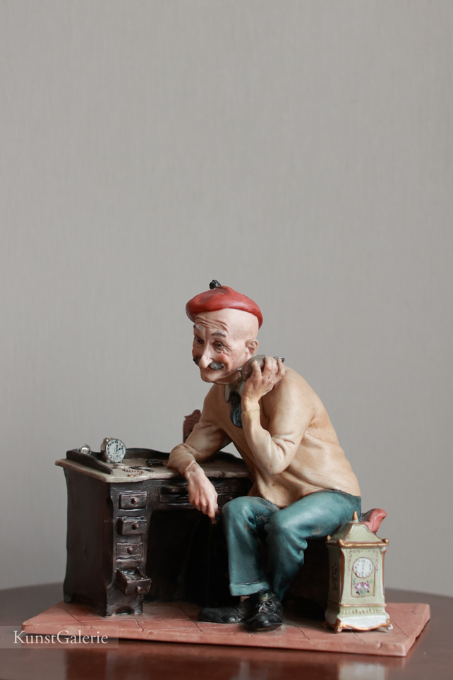 Часовщик в берете, Tyche Bruno, Capodimonte, статуэтка