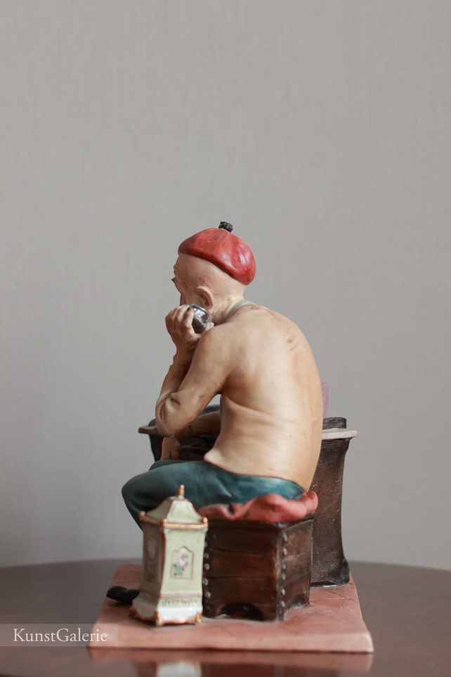 Часовщик в берете, Tyche Bruno, Capodimonte, статуэтка