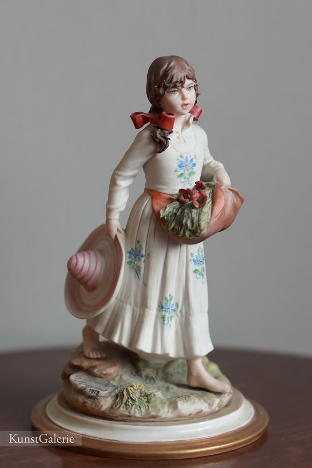 Девочка с охапкой цветов, Sandro Maggioni, Каподимонте, фарфоровые статуэтки. KunstGalerie