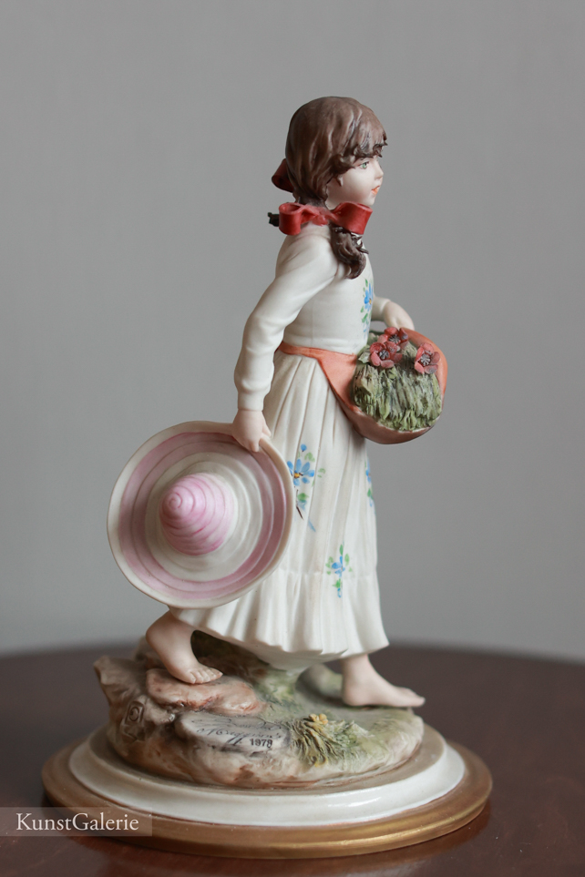 Девочка с охапкой цветов, Sandro Maggioni, Capodimonte, статуэтка