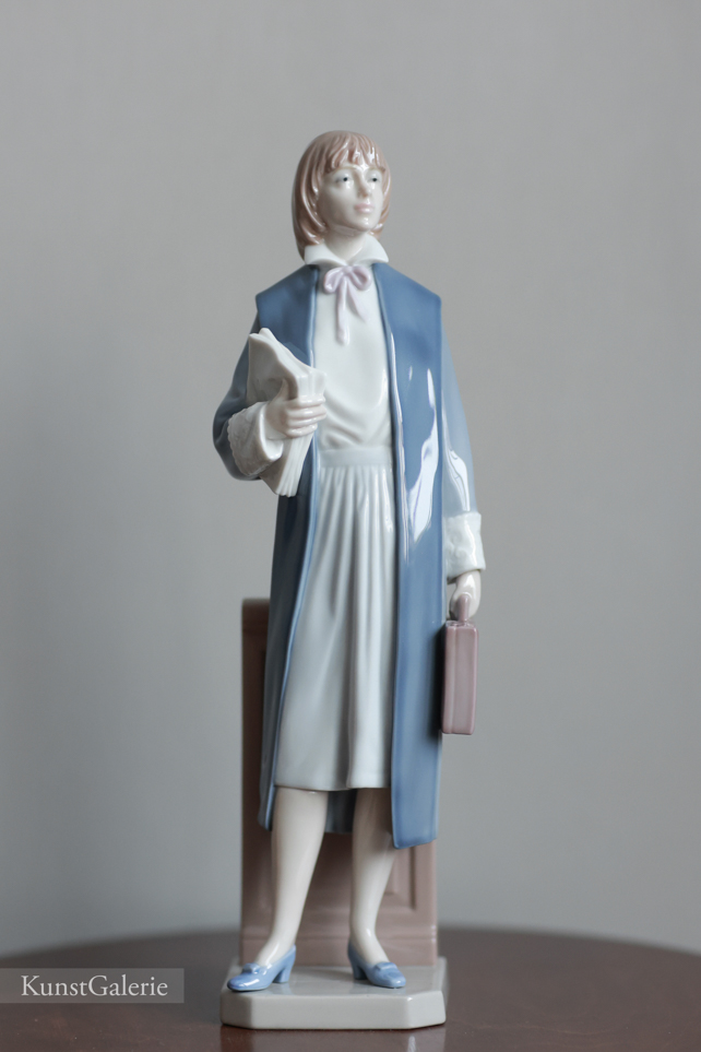 Леди Адвокат, Lladro, фарфоровая статуэтка, KunstGalerie.ru