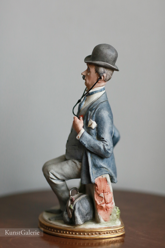 Доктор со стетоскопом, Giuseppe Cappe, Capodimonte, статуэтка
