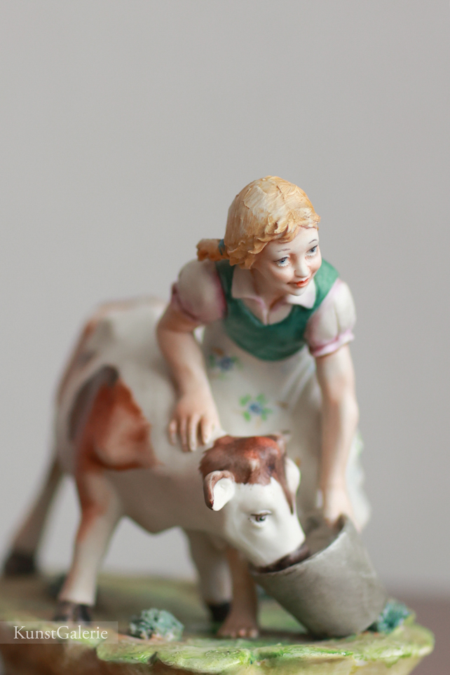 Девушка с коровой, Franco, Каподимонте, статуэтка