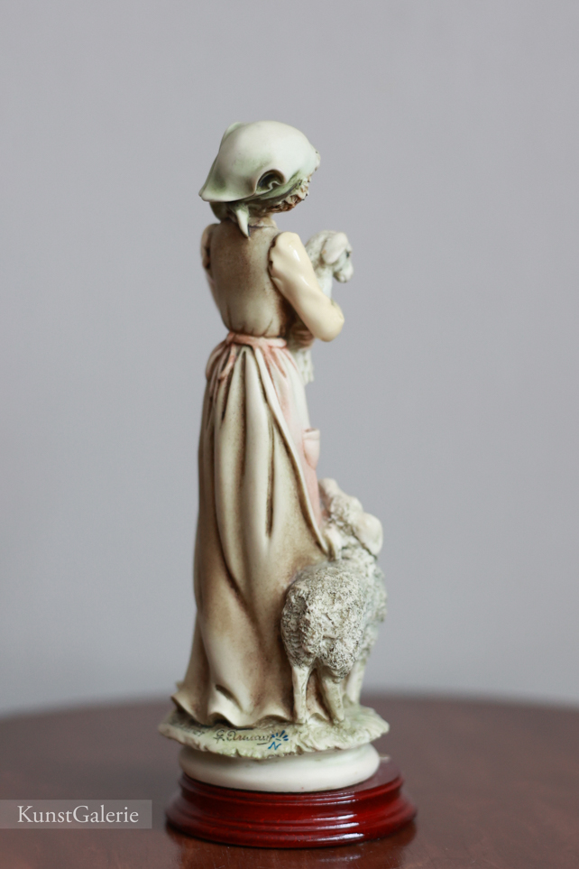 Девочка с барашками, Giuseppe Armani, Florence, статуэтка