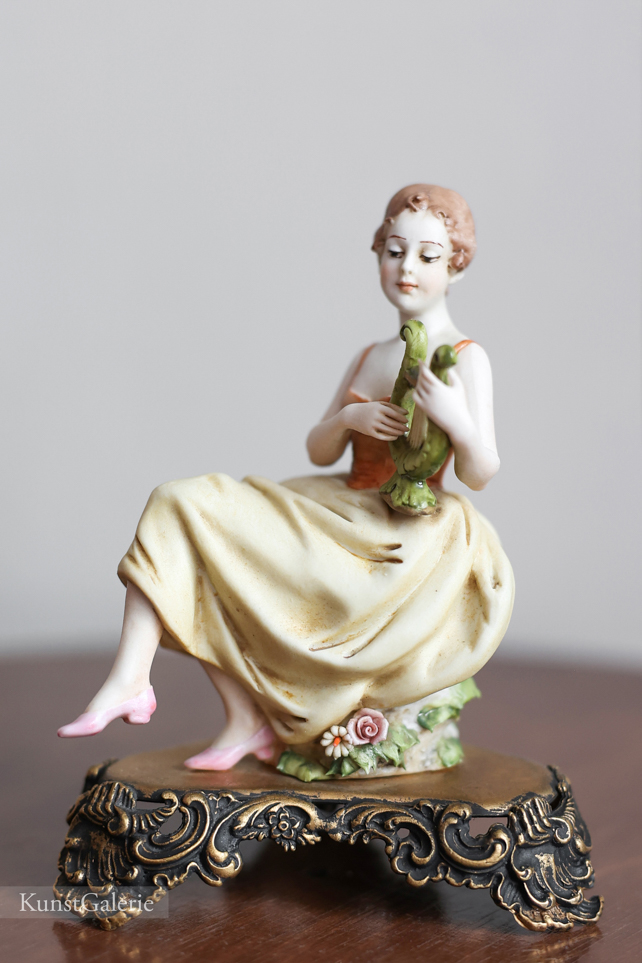 Девочка с лирой, Luigi Giorgio Benacchio, Capodimonte, статуэтка