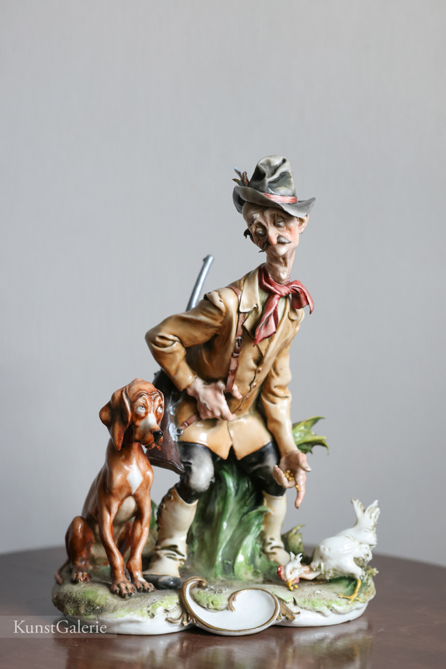 Охотник с собакой, Джузеппе Каппе, Каподимонте, фарфоровая статуэтка. KunstGalerie