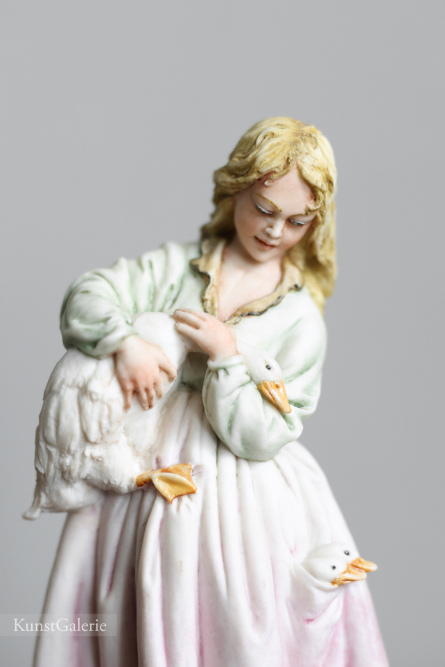 Девушка с гусями, Luciano Cazzola, Capodimonte, статуэтка