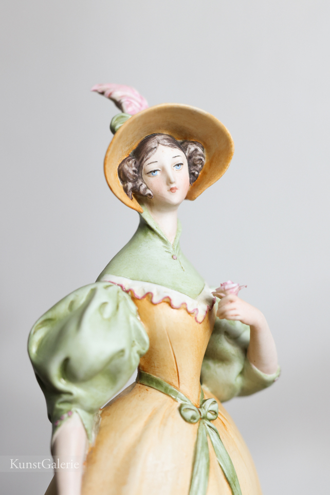 Прекрасная леди в желтом, Capodimonte, статуэтка
